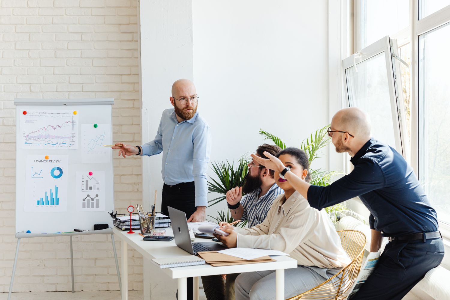 7 Ways Paid Advertising Services Support Customer Acquisition